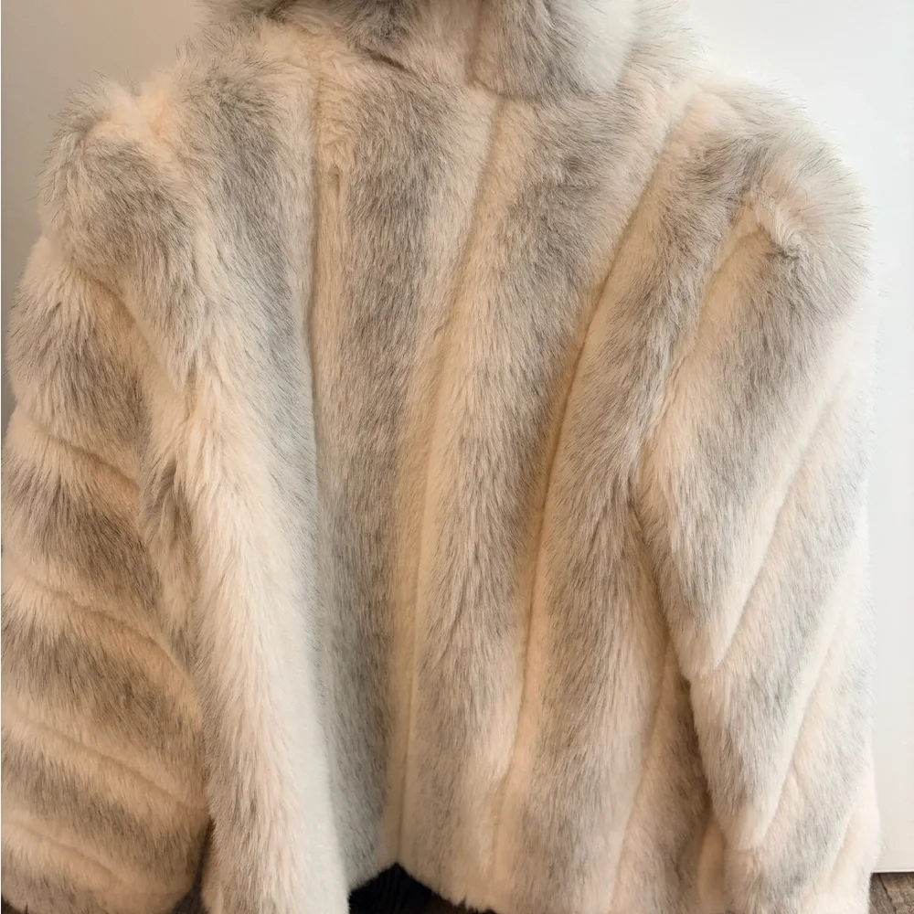 Vintage Fur - Picture 3 of 6